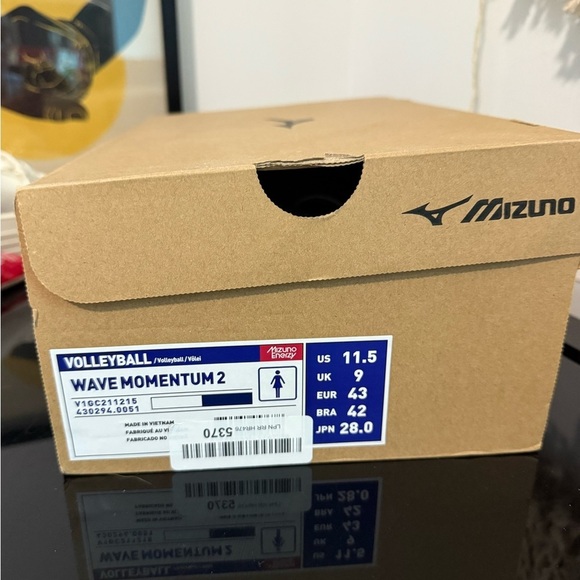 Mizuno Wave Momentum 2 Sneaker Women's US 11.5 White Volleyball Shoes - Picture 2 of 6